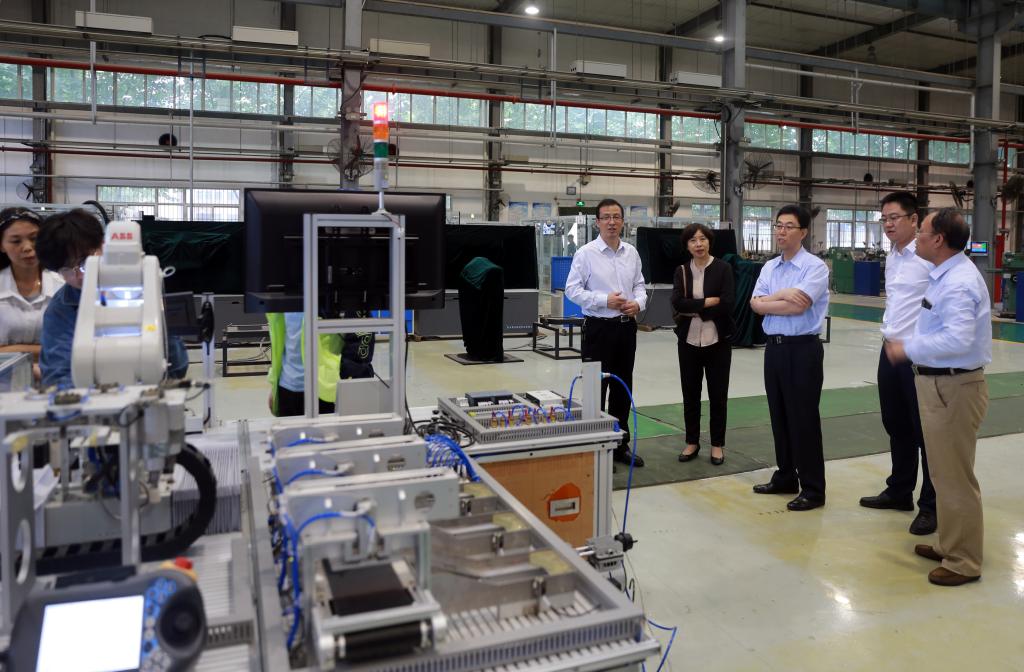 葛维威副司长考察机加工技术训练中心